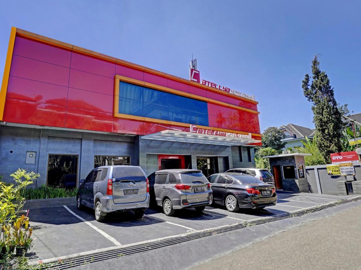 Oyo 3953 Hotel Catellya II Cipaku Bandung Exterior photo