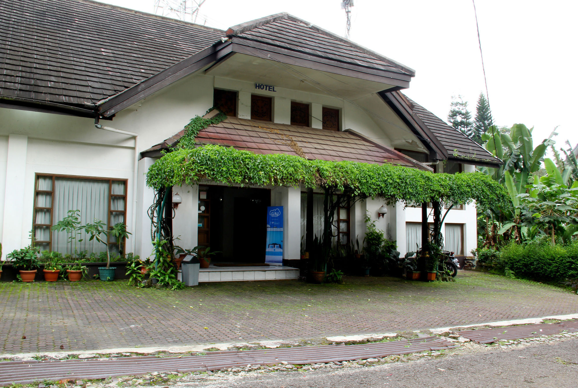 Oyo 3953 Hotel Catellya II Cipaku Bandung Exterior photo